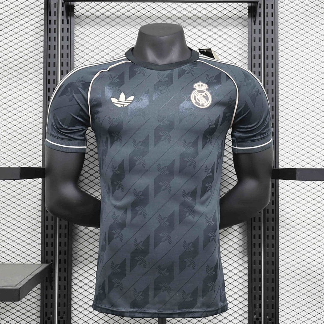 Camisa Retrô Real Madrid 2004/05 — Real Madrid